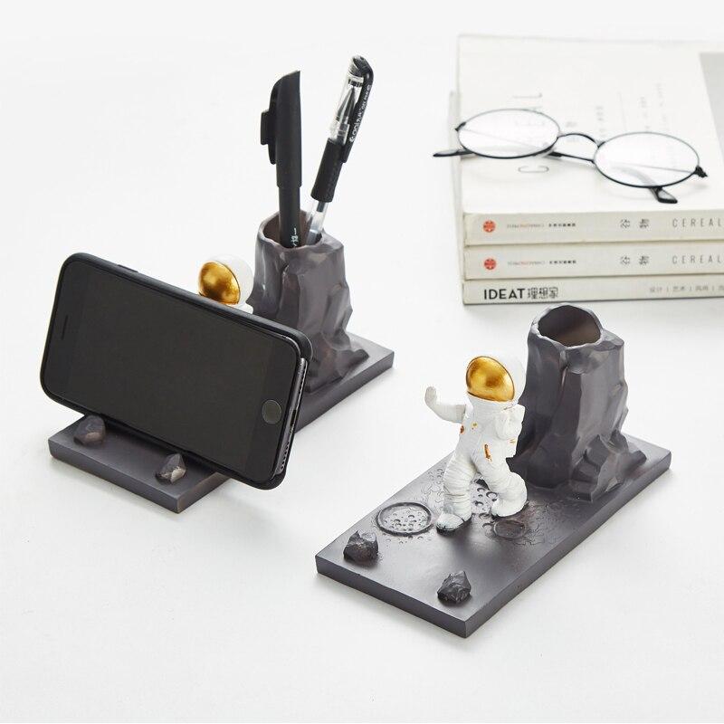 Creative Penholder Mobile Phone Stand Resin Astronaut Figurine Home Decoration Office Desk Accessories Practical Desktop Holder