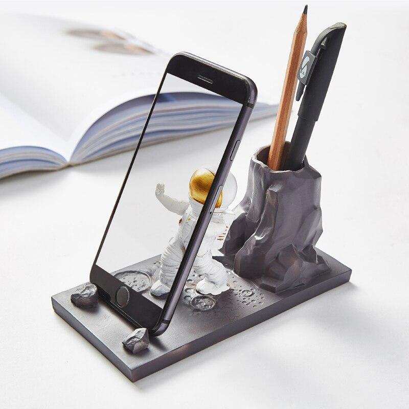 Creative Penholder Mobile Phone Stand Resin Astronaut Figurine Home Decoration Office Desk Accessories Practical Desktop Holder
