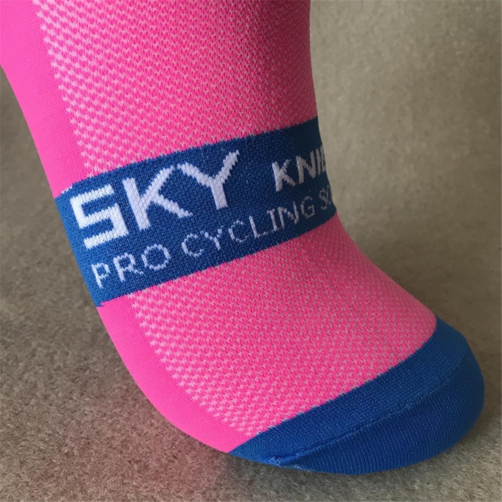 High Quality Chinlon Sports Outdoor Cycling Socks Left and Right Feet Wave Point Striped Bikes Socks Calcetines Ciclismo