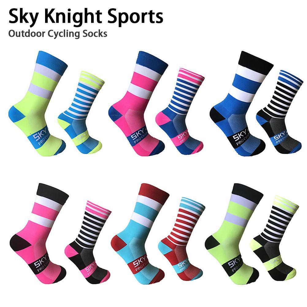 High Quality Chinlon Sports Outdoor Cycling Socks Left and Right Feet Wave Point Striped Bikes Socks Calcetines Ciclismo