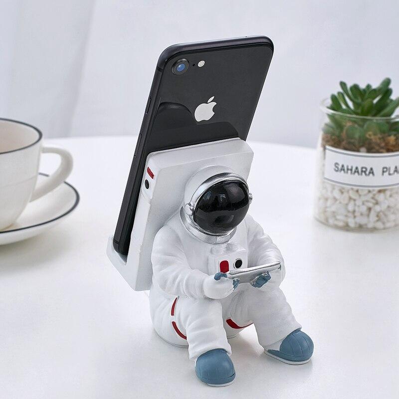 Creative Penholder Mobile Phone Stand Resin Astronaut Figurine Home Decoration Office Desk Accessories Practical Desktop Holder
